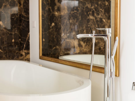 gadient-referenz-badezimmer-badewanne