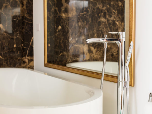 gadient-referenz-badezimmer-badewanne