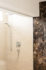 gadient-referenz-badezimmer-duschkopf-dusche